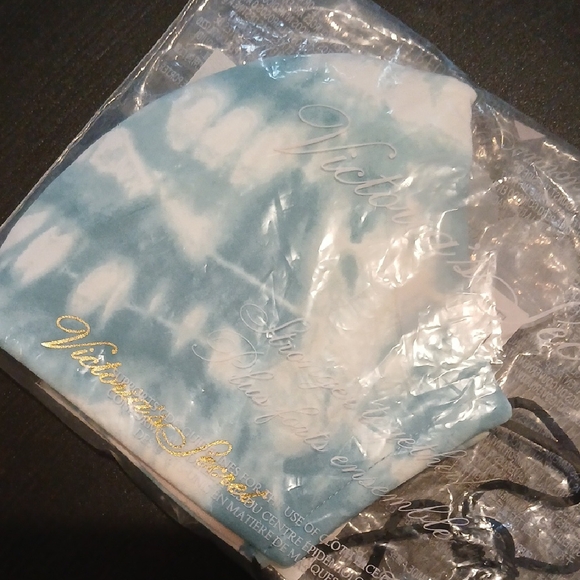Victoria's Secret Blue and White Tie-Dye Mask - Picture 3 of 7